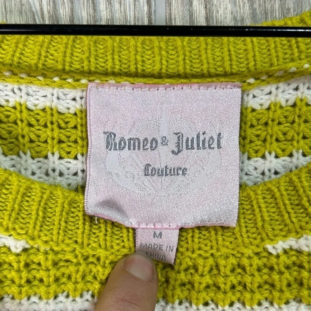 Romeo & Juliet Couture Scoop Neck Knit Green White Stripped Sweater Size M